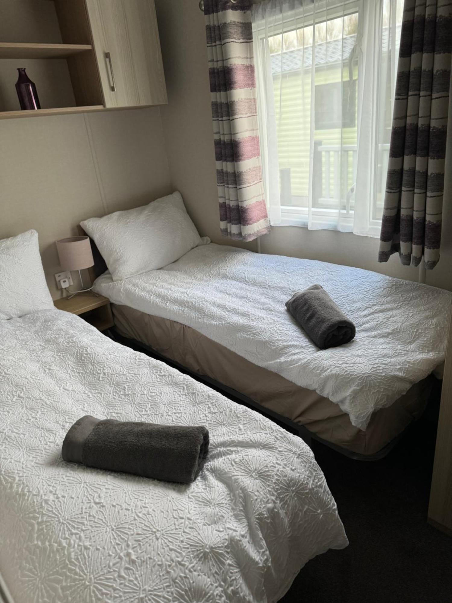2 Bedroom Lakeview Lodge - Ensuite & Balcony Deck 칸포스 외부 사진