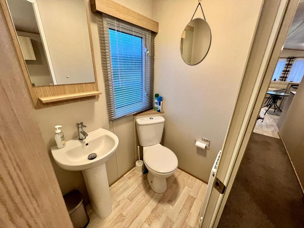 2 Bedroom Lakeview Lodge - Ensuite & Balcony Deck 칸포스 외부 사진