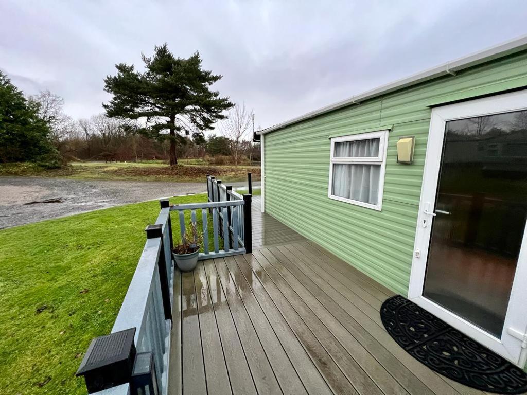 2 Bedroom Lakeview Lodge - Ensuite & Balcony Deck 칸포스 외부 사진