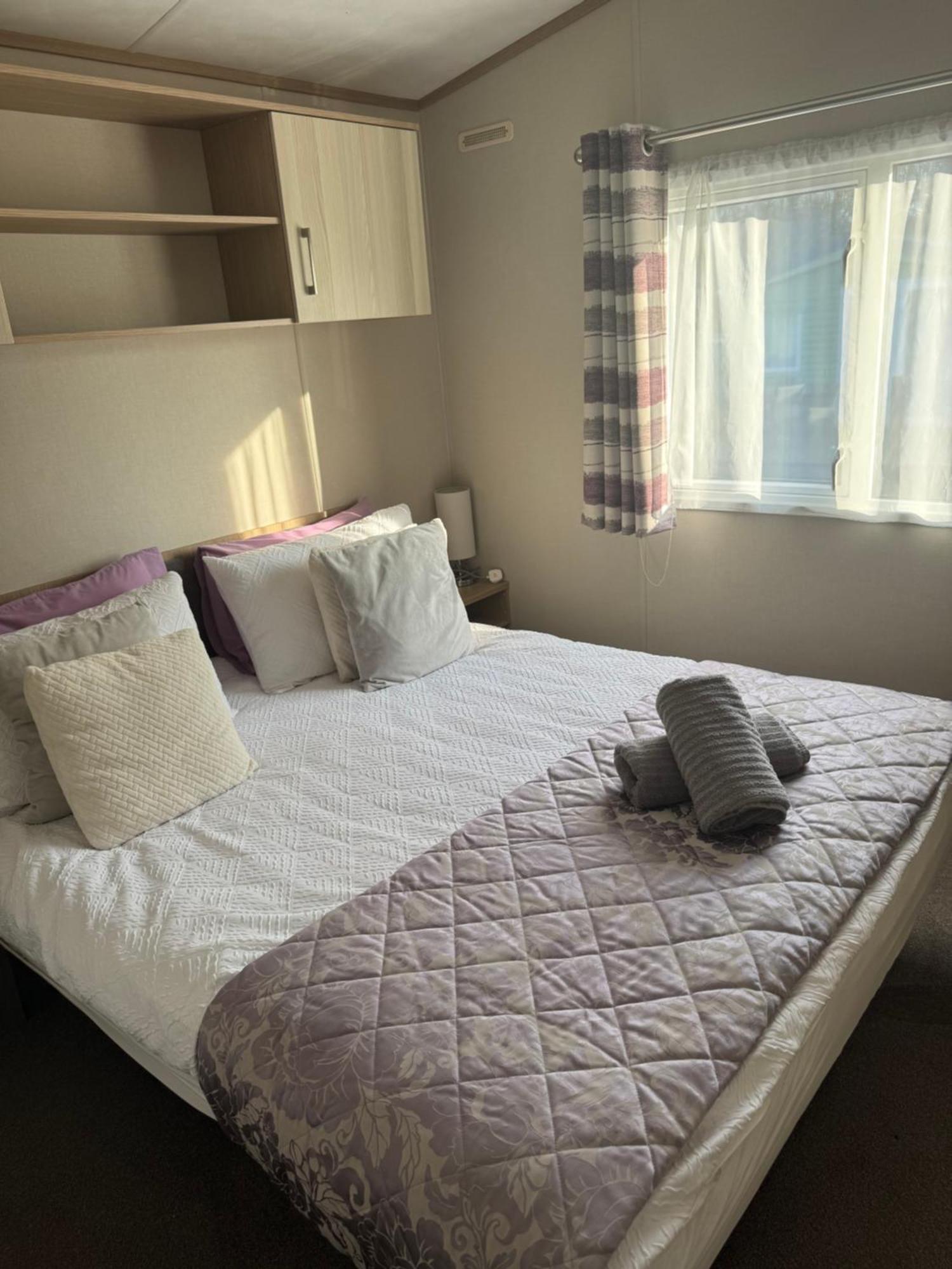 2 Bedroom Lakeview Lodge - Ensuite & Balcony Deck 칸포스 외부 사진